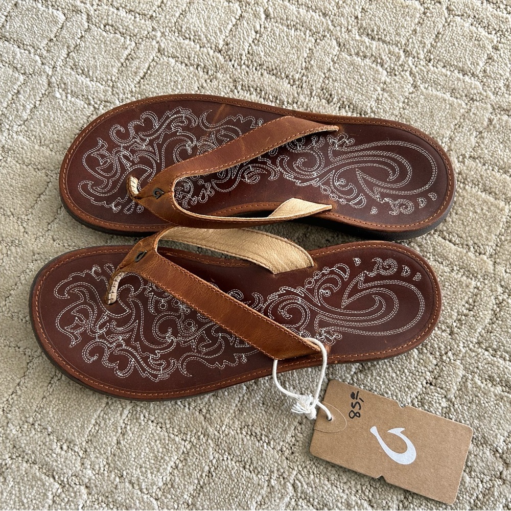 NWT OLU KAI PANIOLO LEATHER BROWN FLIP FLOP SANDALS 9